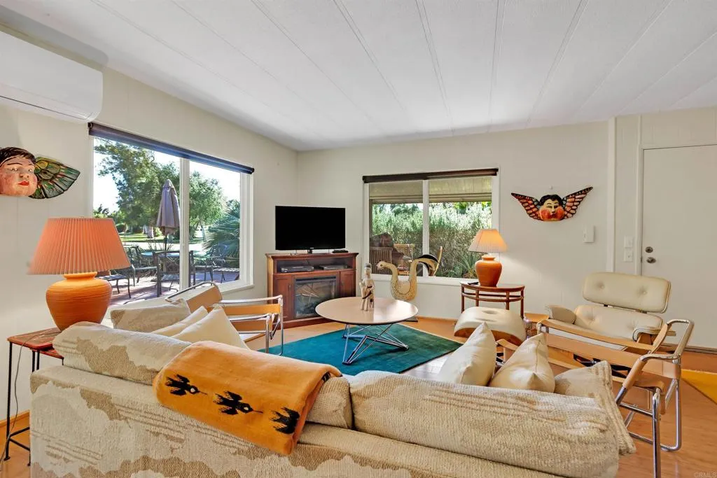 https://cdn.realtyfeed.com/cdn/127/306404953/ef62ebfa8a8d367282c64676dc9a2e53.webp