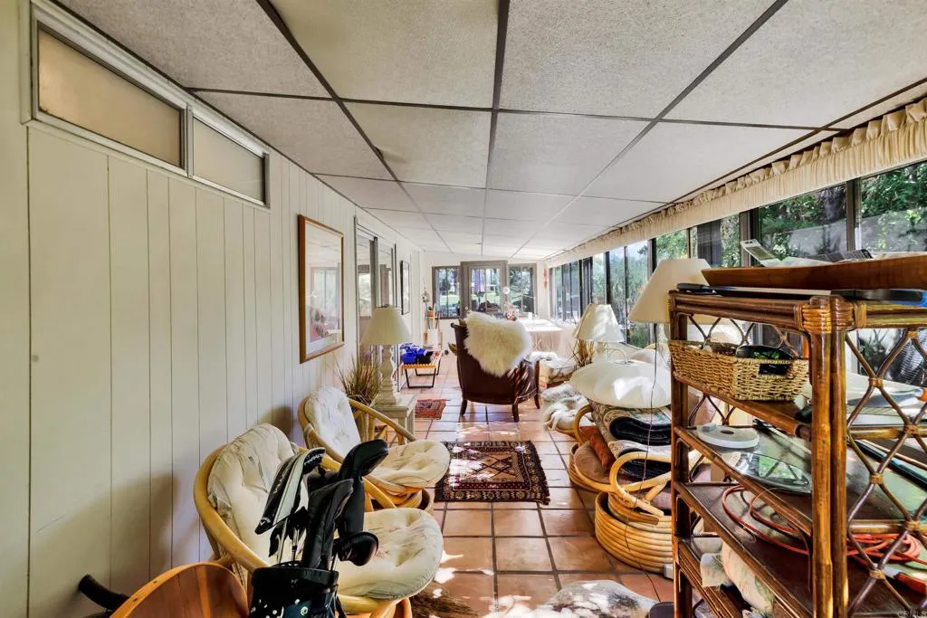 https://cdn.realtyfeed.com/cdn/127/306404953/f2ca8b301d262fb38bf4f882a0f55d36.webp