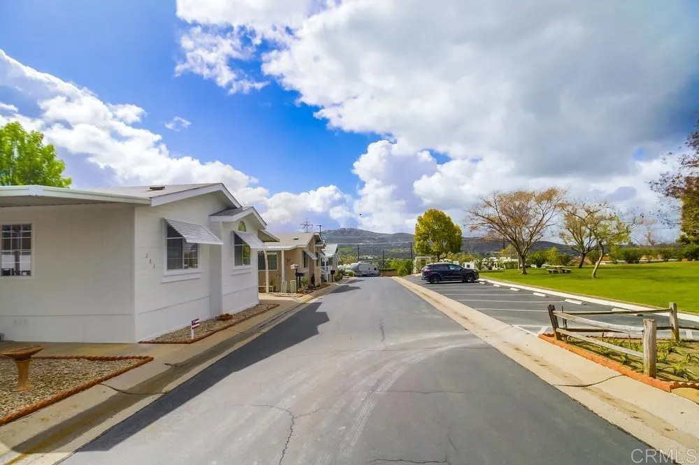 https://cdn.realtyfeed.com/cdn/127/306406260/51ee1c344c66e364430a3e09601852db.webp