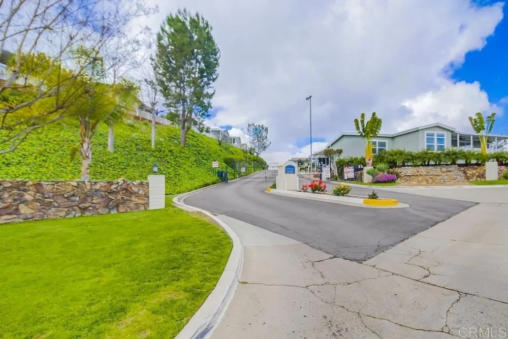 https://cdn.realtyfeed.com/cdn/127/306406260/8c694ef1b614ad0d557712e010e56fab.webp