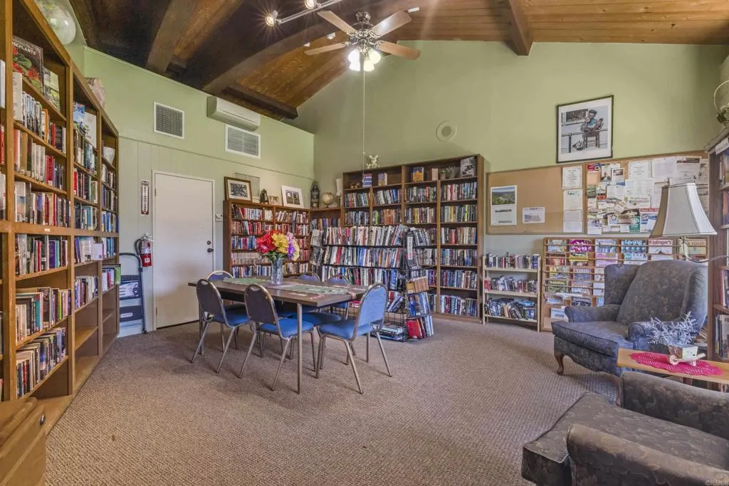 https://cdn.realtyfeed.com/cdn/127/306406260/cf2353a7058f4023c0d3450cdc0e3038.webp