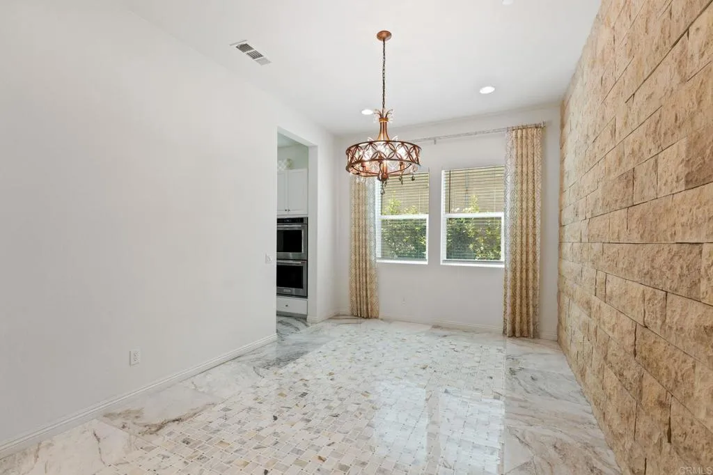 https://cdn.realtyfeed.com/cdn/127/306406345/5a9519f2149f4b77e5a04adc7cde0cbc.webp