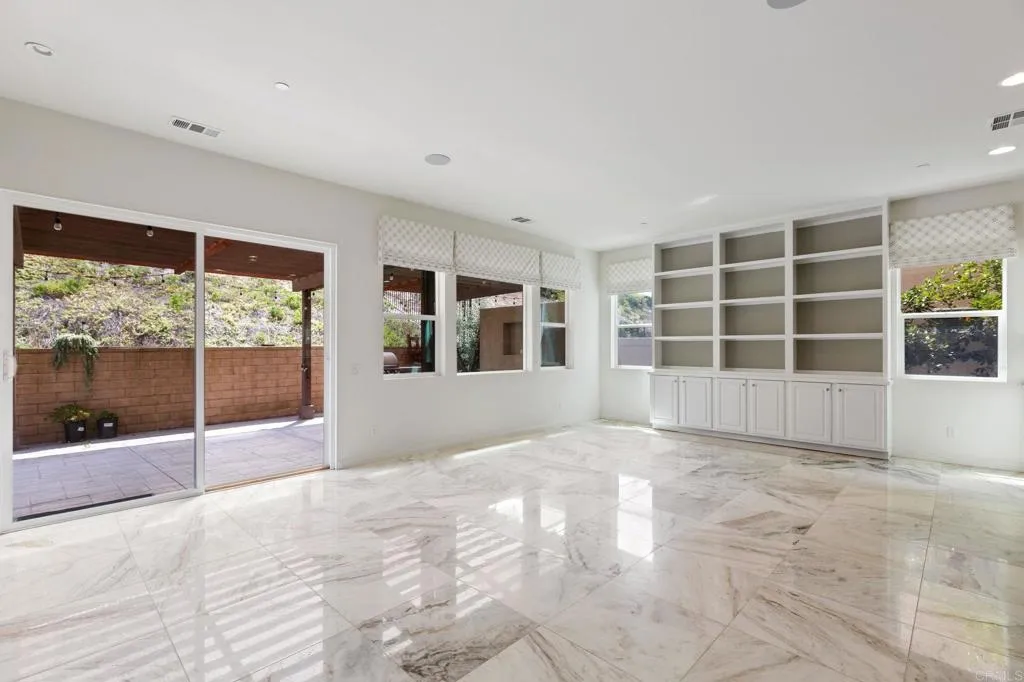 https://cdn.realtyfeed.com/cdn/127/306406345/72e308a4715a937f6f39a63b2fba54d7.webp