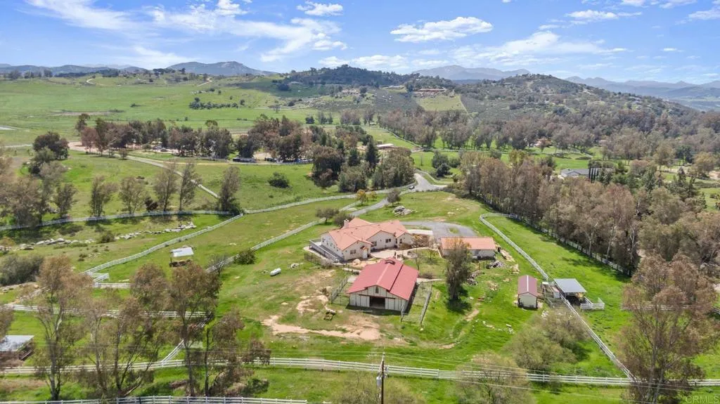 https://cdn.realtyfeed.com/cdn/127/306407105/c5c5f360e40b7287c2e0a1d674d98d8f.webp