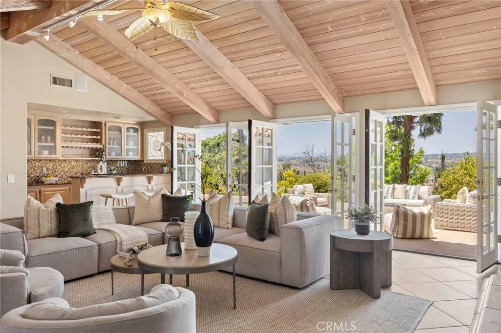 https://cdn.realtyfeed.com/cdn/127/306407178/977e1e128ac2d7eaa52f31a4edda43bf.webp