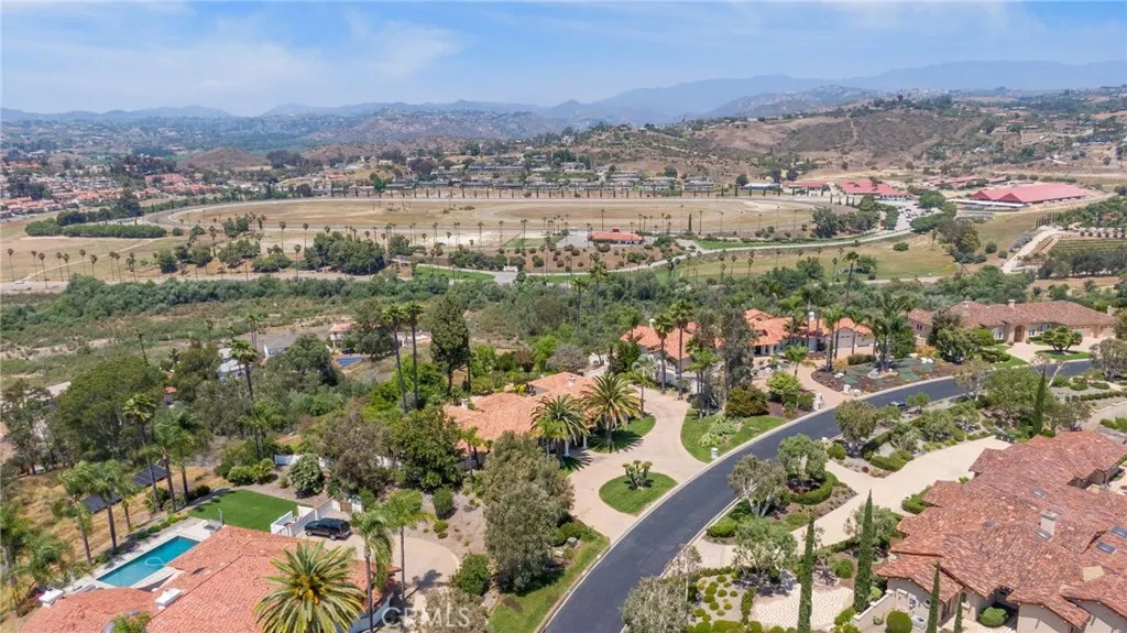 https://cdn.realtyfeed.com/cdn/127/306407178/a150d1567b0258bbf25480b3b030db11.webp