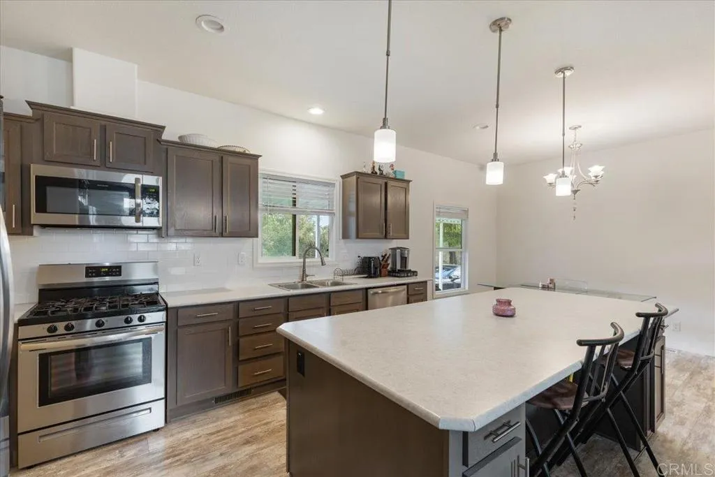 https://cdn.realtyfeed.com/cdn/127/306407420/da050f85109d82820123150342dce3cd.webp