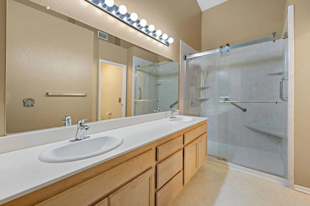 https://cdn.realtyfeed.com/cdn/127/306407423/1b2706536d0e8ff863e5aff8f02a7984.webp