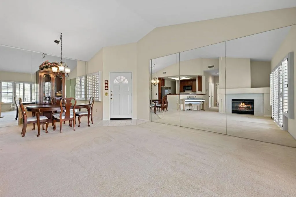 https://cdn.realtyfeed.com/cdn/127/306407423/8698dfa575a1ca078929a414f9dc01c4.webp