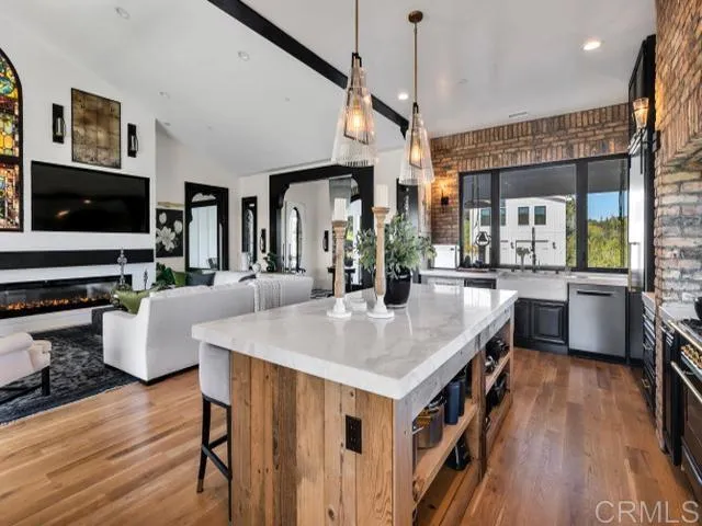 https://cdn.realtyfeed.com/cdn/127/306407453/6383a6cf617b912952193a9b4ba33e63.webp
