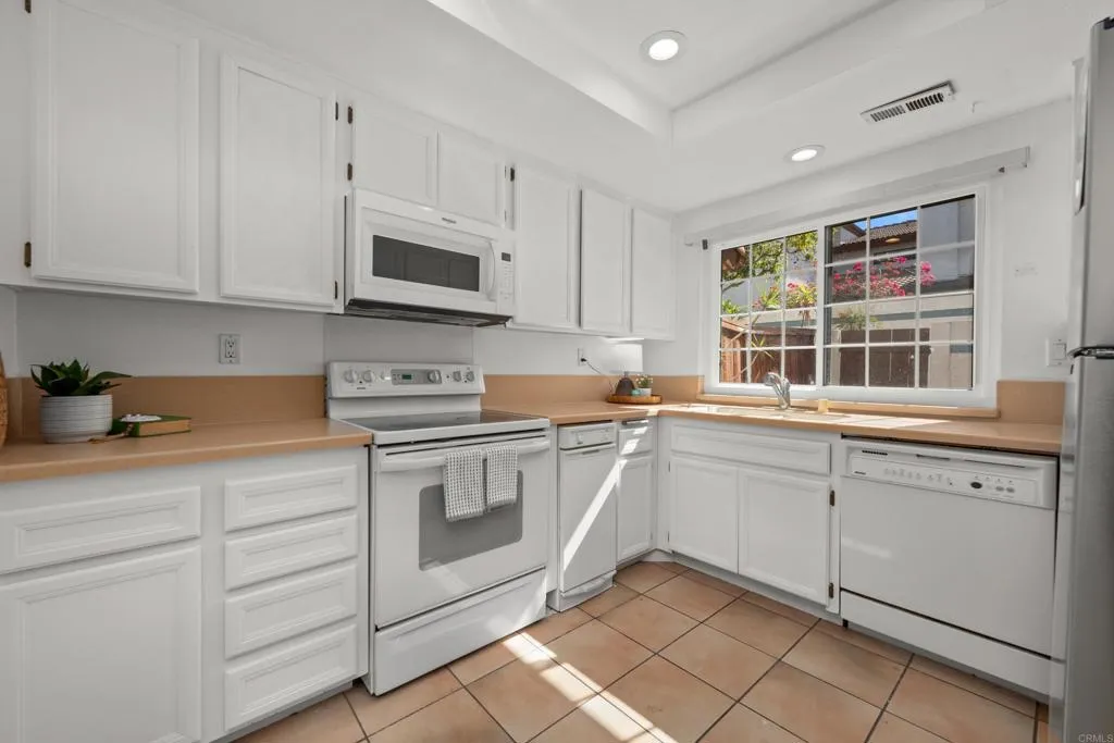 More Details about MLS # NDP2503324 : 1579 APACHE DRIVE UNIT E