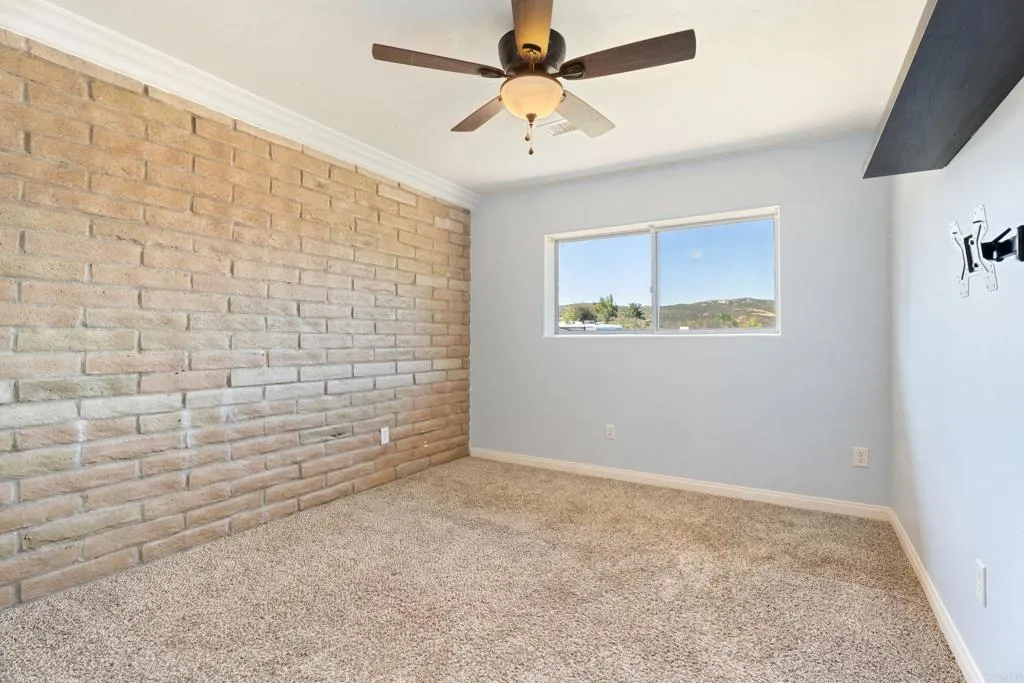 https://cdn.realtyfeed.com/cdn/127/306408099/00cfb4f88c61d64170e265bbcadbd68f.webp