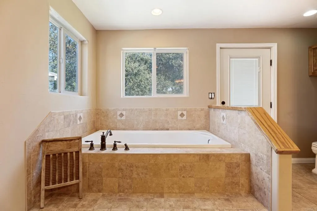 https://cdn.realtyfeed.com/cdn/127/306408099/952c742aa77ca069ec818d5d750f907c.webp