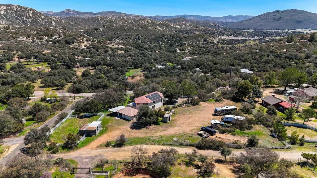 https://cdn.realtyfeed.com/cdn/127/306408099/c4312eb8d5717b45d5cce39e29c4a510.webp
