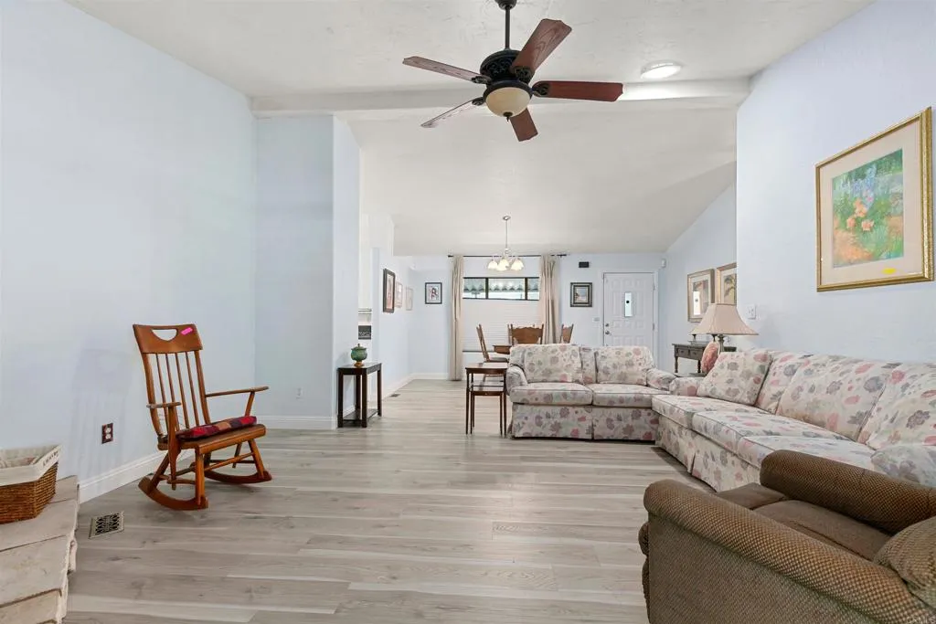 https://cdn.realtyfeed.com/cdn/127/306408552/aa3baf4e41345b27fdebae64a9f57e11.webp