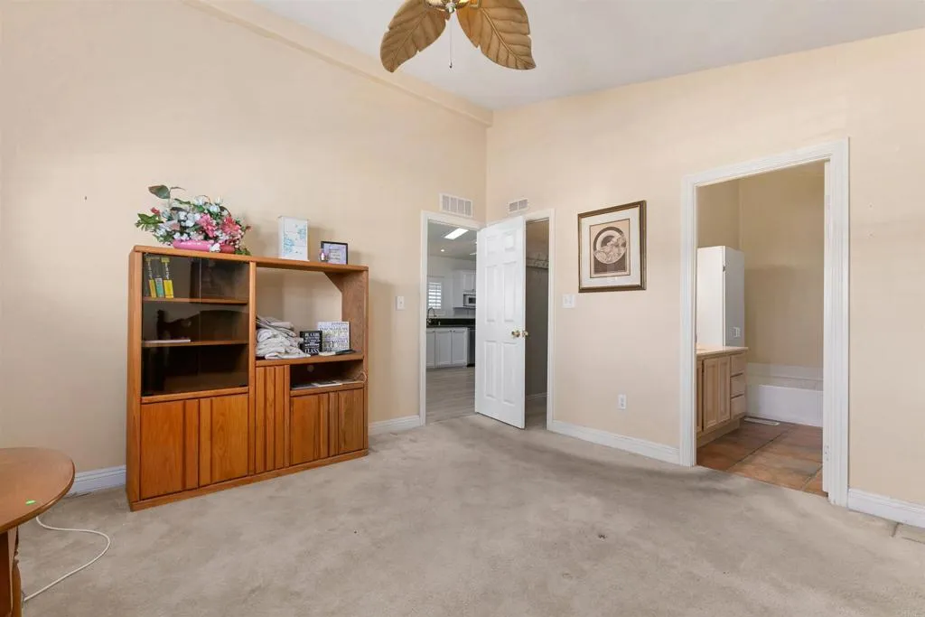 https://cdn.realtyfeed.com/cdn/127/306408552/d20f9a78a24558527b5decdf23ad869d.webp