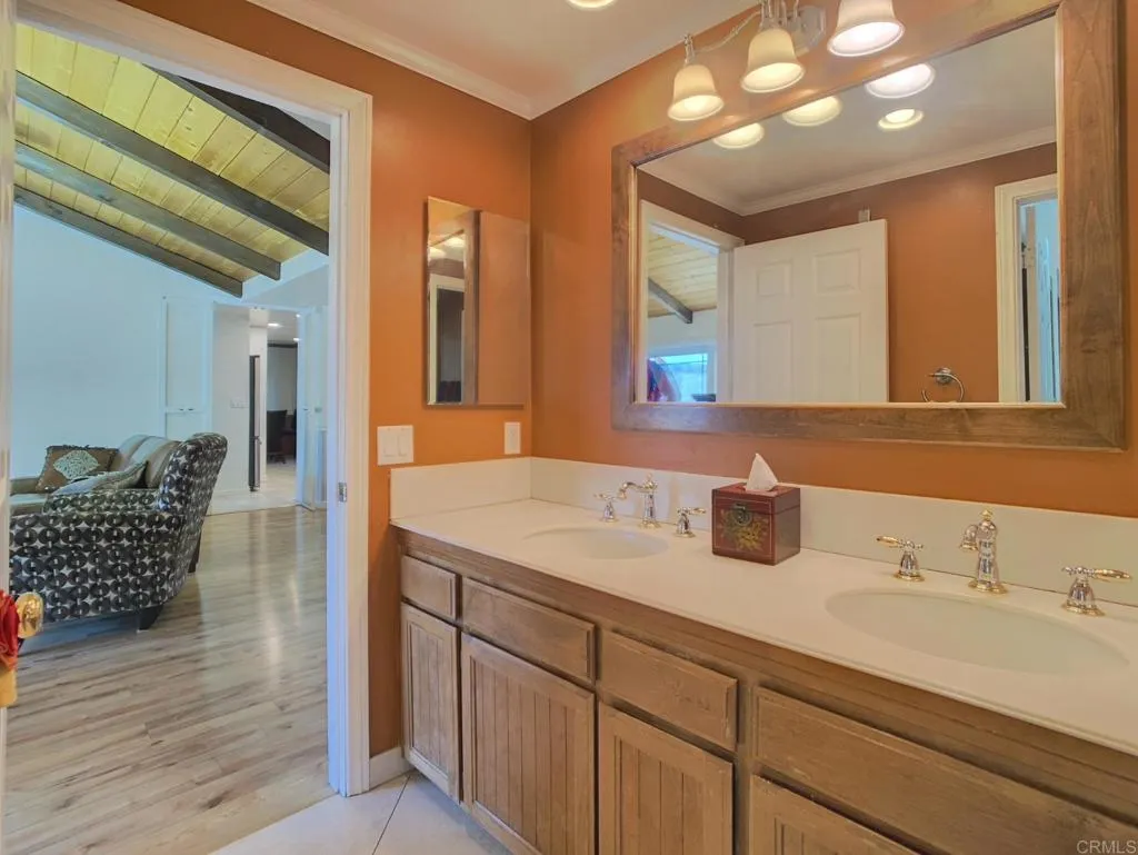 https://cdn.realtyfeed.com/cdn/127/306408560/19e007592e97c69a70d6d9cba707fa94.webp