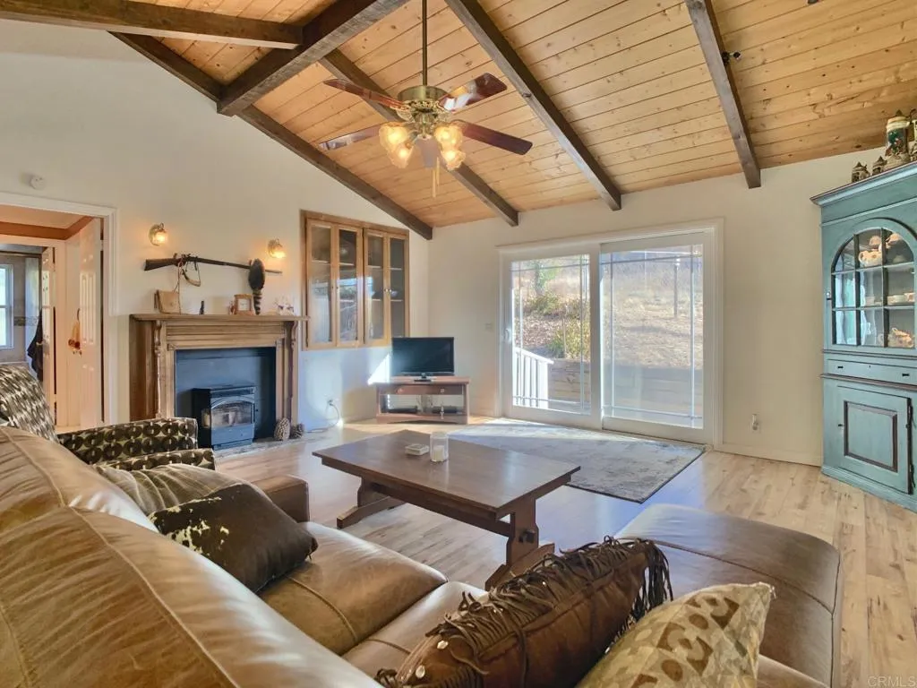 https://cdn.realtyfeed.com/cdn/127/306408560/421dee521457ae482d4c5451d6ae6f09.webp