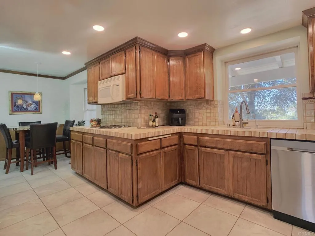 https://cdn.realtyfeed.com/cdn/127/306408560/9cf77d6f39aec048ba949935f3dd9dc5.webp