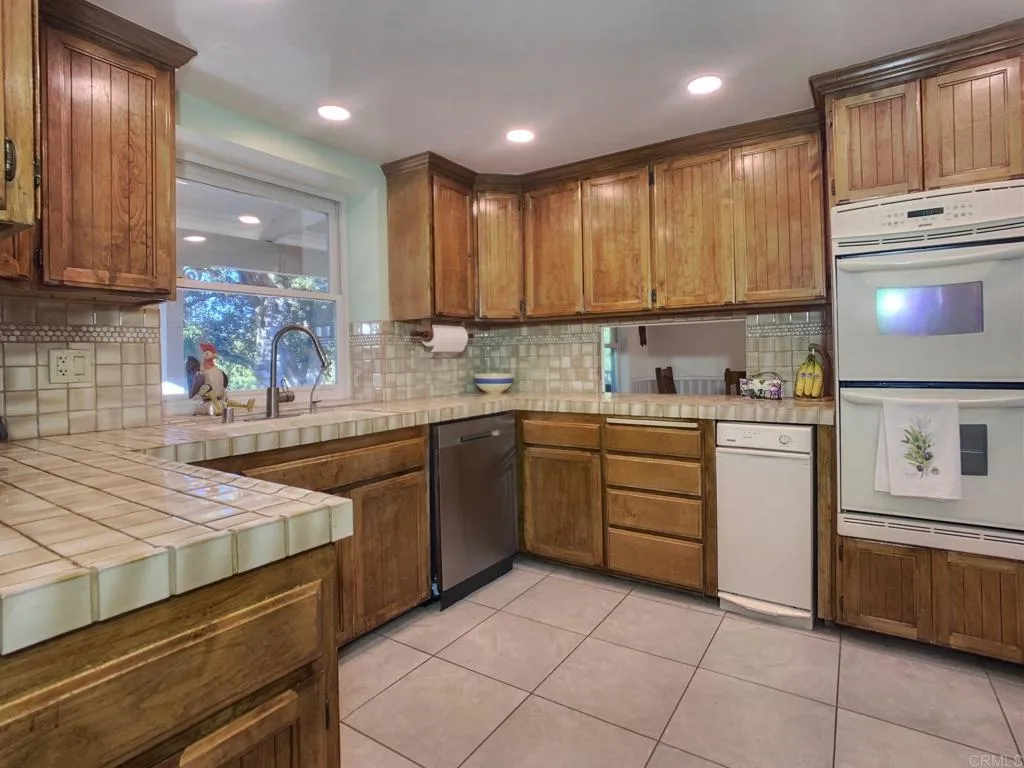 https://cdn.realtyfeed.com/cdn/127/306408560/b31e948973efb21f753b9038e8e67361.webp