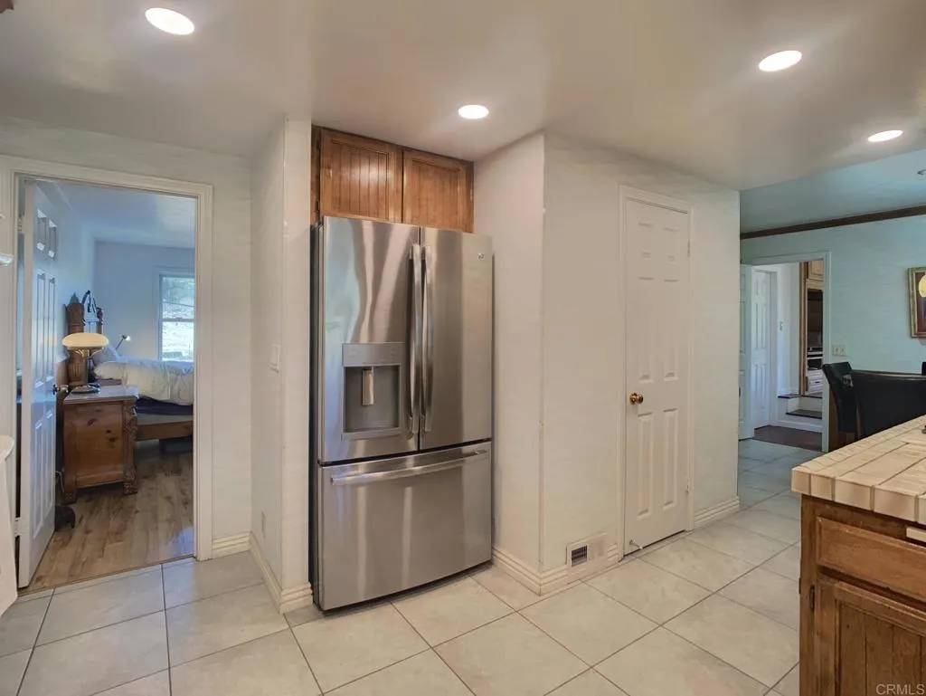 https://cdn.realtyfeed.com/cdn/127/306408560/b5ca11be9488ceda8f119f76161e820d.webp