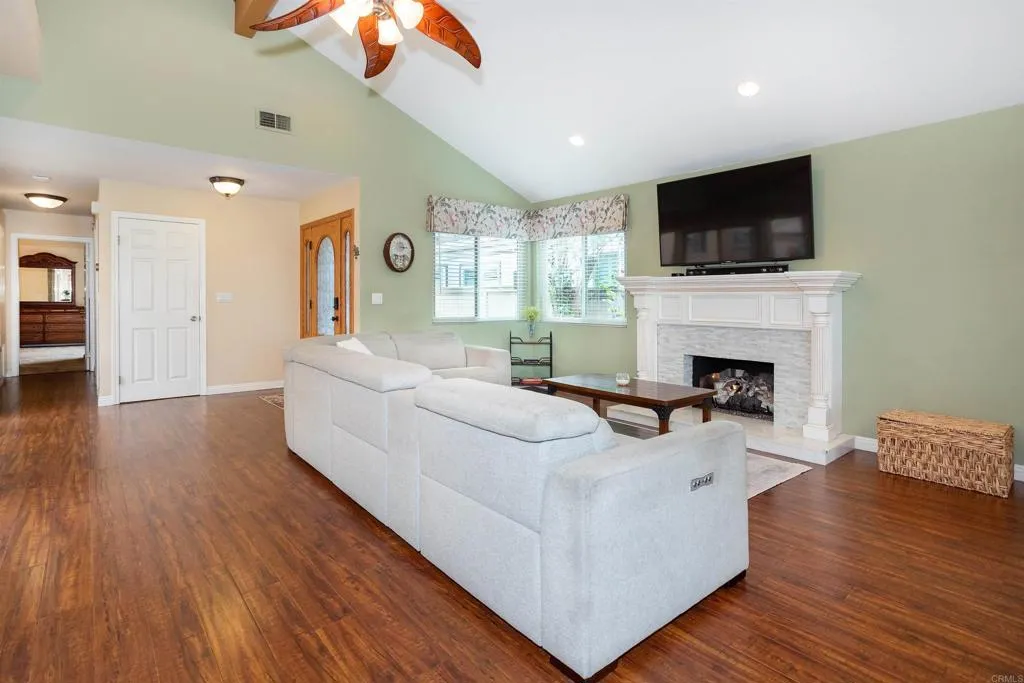 https://cdn.realtyfeed.com/cdn/127/306408879/51771b68717a5dc09d6957855ce03913.webp