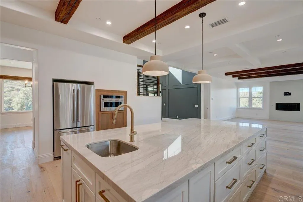 https://cdn.realtyfeed.com/cdn/127/306408978/0e13ed31e9f65fb934ba6257f512ef73.webp