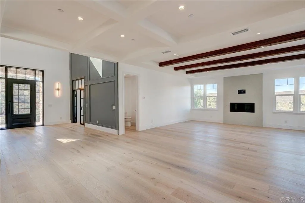 https://cdn.realtyfeed.com/cdn/127/306408978/2b6b7bbbe66e80f07cb2f21ce92928cd.webp