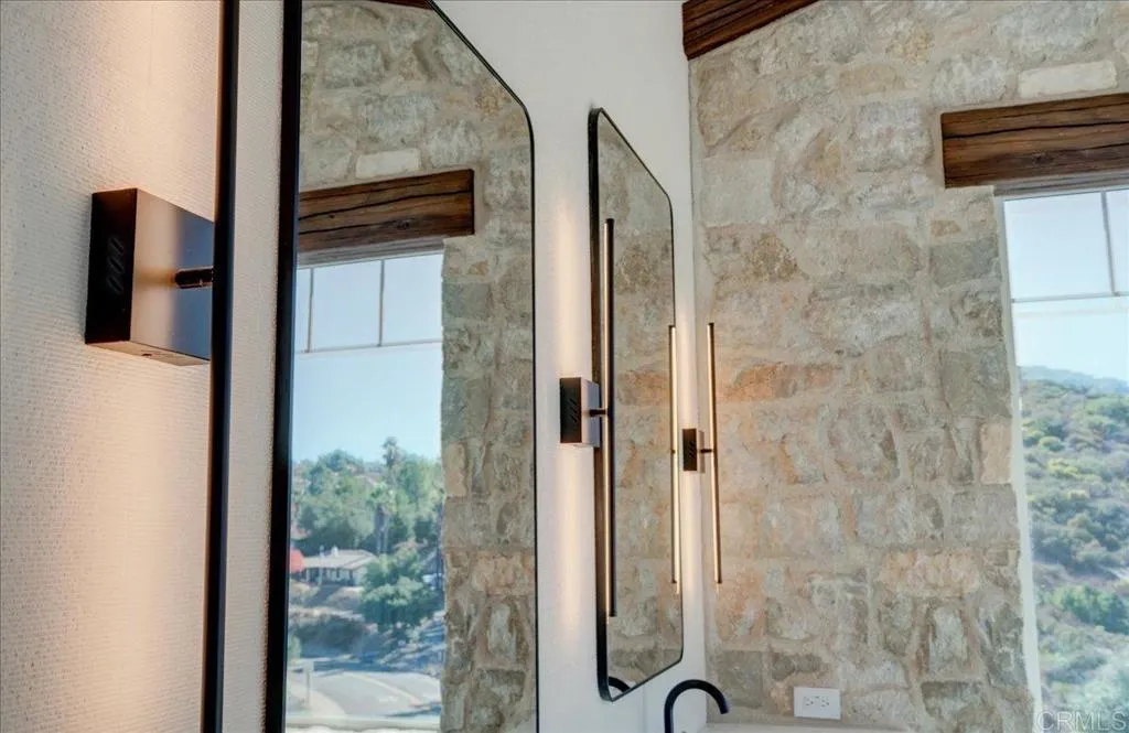 https://cdn.realtyfeed.com/cdn/127/306408978/3a30d102d7957f0d78504cf351a113f1.webp