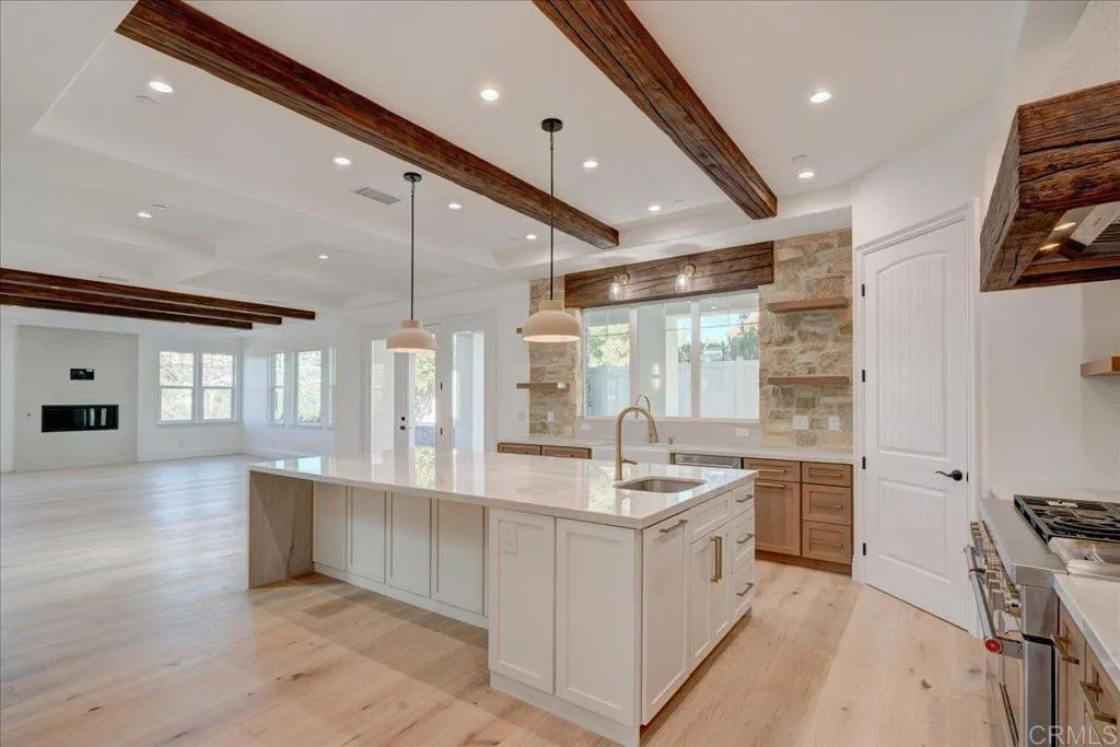 https://cdn.realtyfeed.com/cdn/127/306408978/6ec2274c1f07bf40eff06b1186c45c77.webp