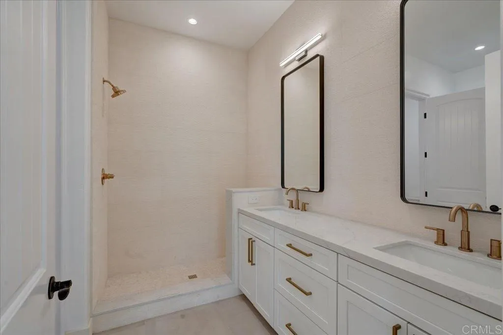 https://cdn.realtyfeed.com/cdn/127/306408978/e8063219896980f88a282ba5eef5abfd.webp