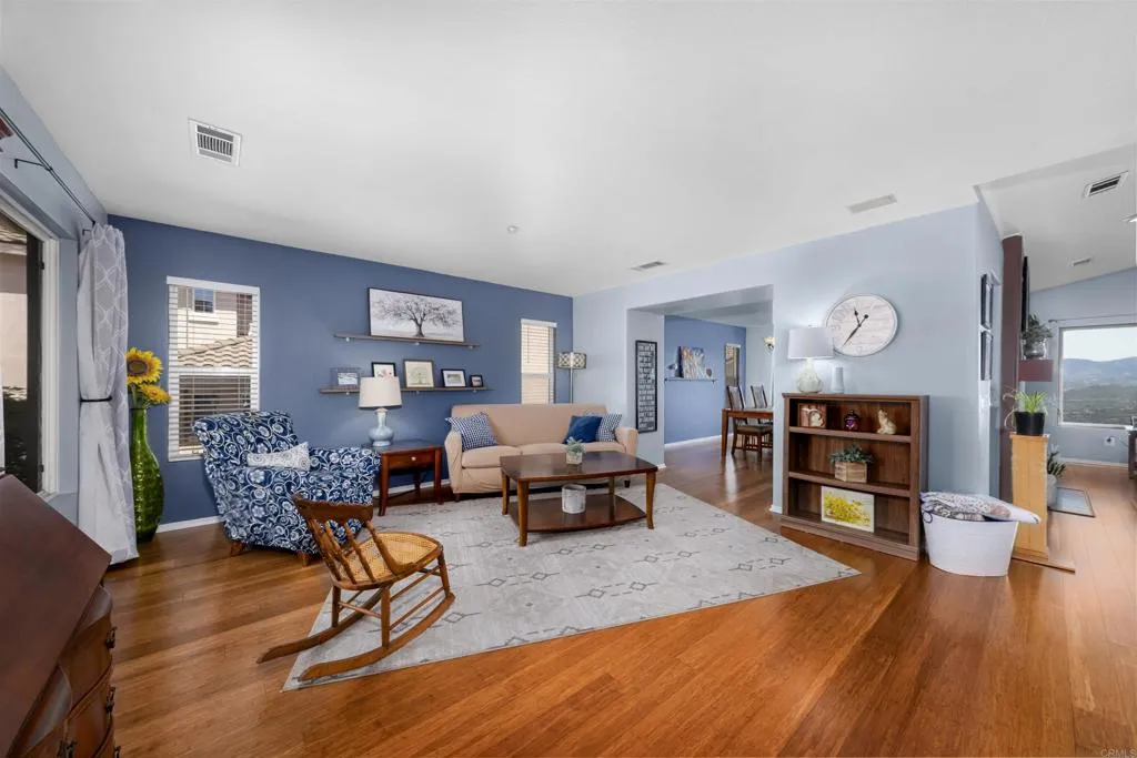 https://cdn.realtyfeed.com/cdn/127/306409606/1b8d51547711a4c2438aaa214e8d5584.webp
