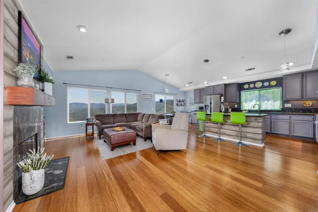 https://cdn.realtyfeed.com/cdn/127/306409606/5c2694da95ded2e65d7fe4c261f4a6b9.webp