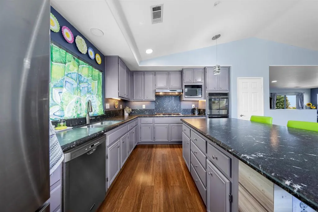 https://cdn.realtyfeed.com/cdn/127/306409606/65c7e4a2ce5699c51283a753f5e335d1.webp