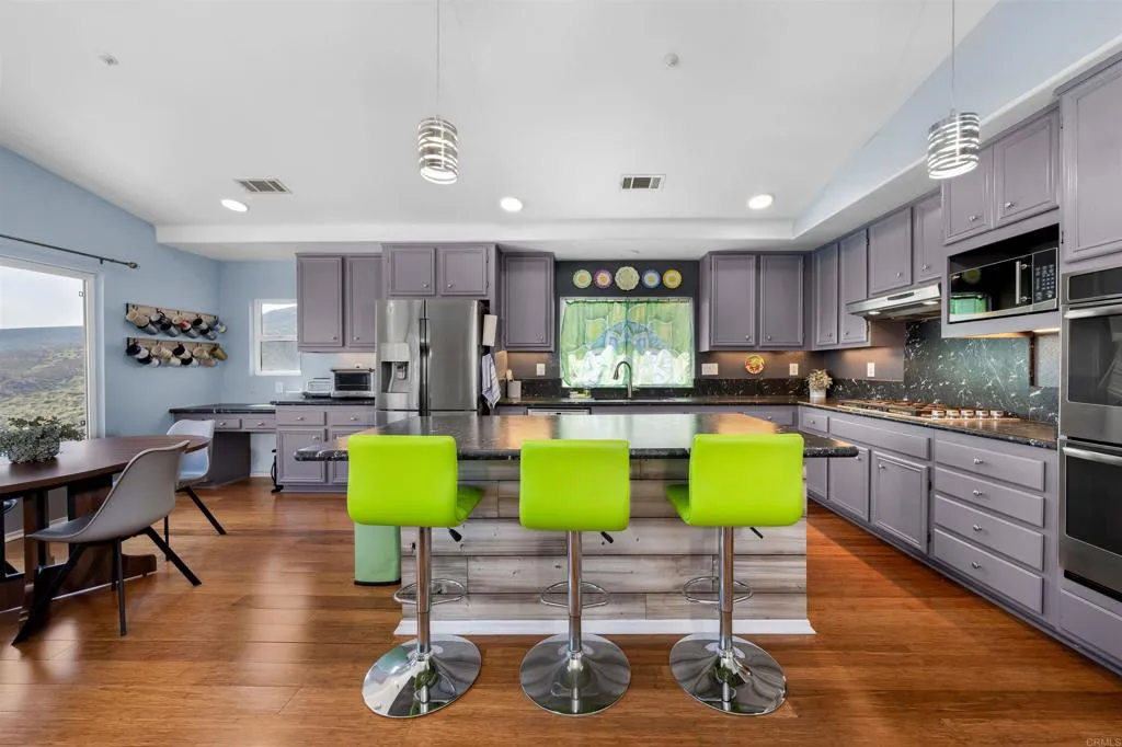 https://cdn.realtyfeed.com/cdn/127/306409606/764eb1da7a94efc8f224f88fe5b7b548.webp