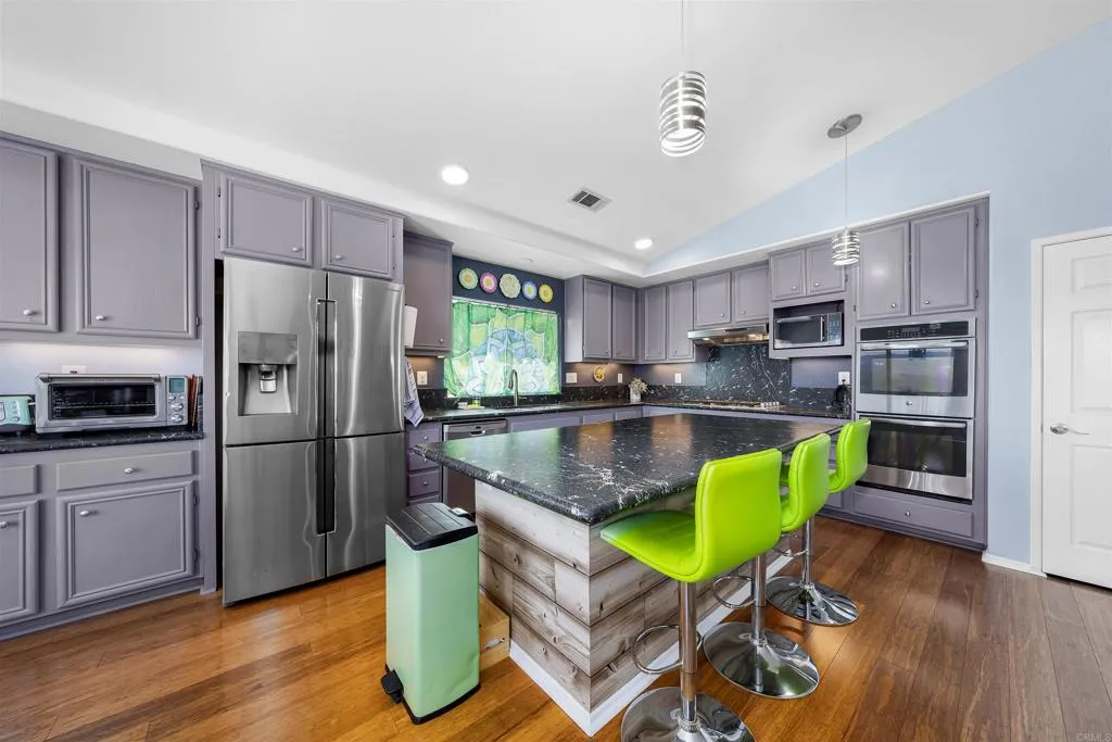 https://cdn.realtyfeed.com/cdn/127/306409606/940c0d76a5586601f5ea55e69e981041.webp