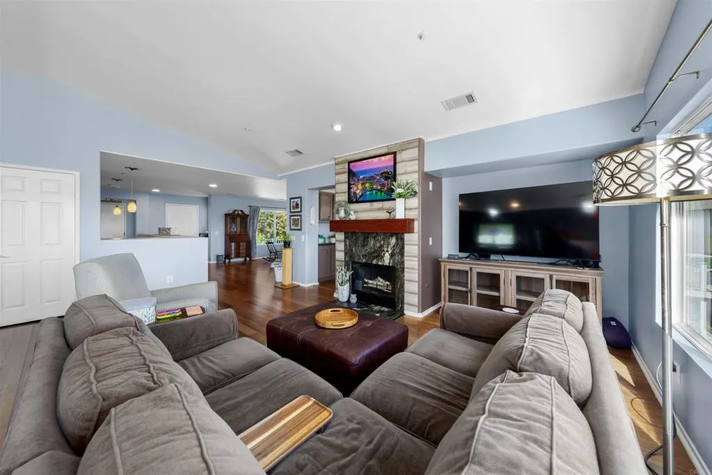 https://cdn.realtyfeed.com/cdn/127/306409606/fd586c84c4e65dc3e6979acfe64480db.webp