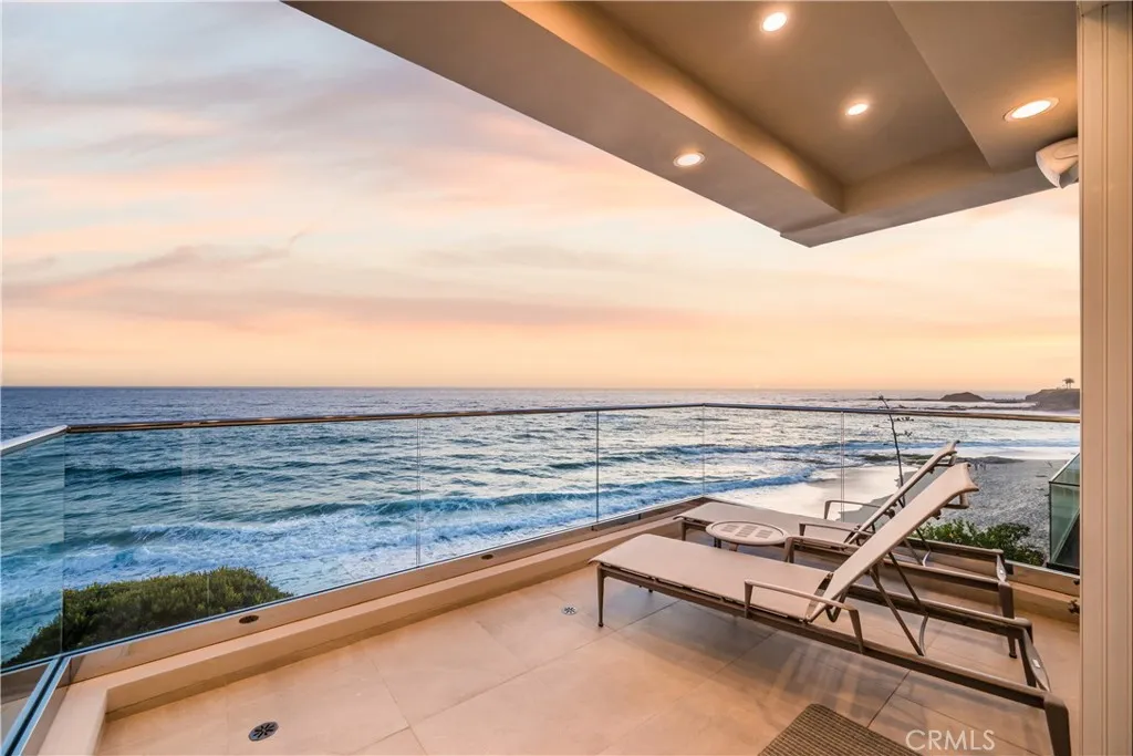 listing main picture