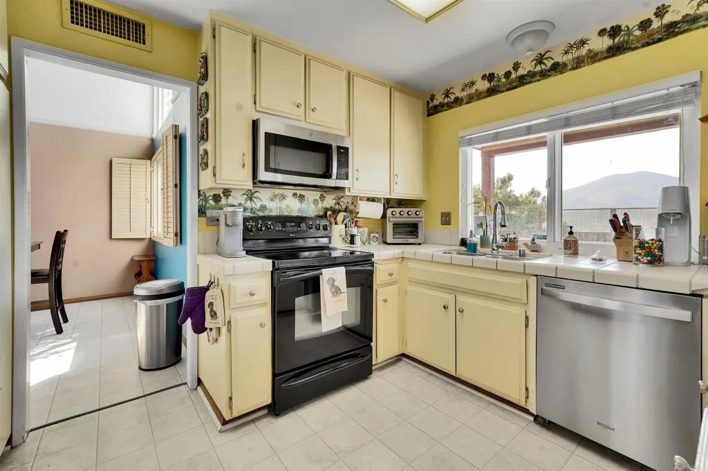 https://cdn.realtyfeed.com/cdn/127/306409684/5922c498f00aab599062987bd5afb8f3.webp