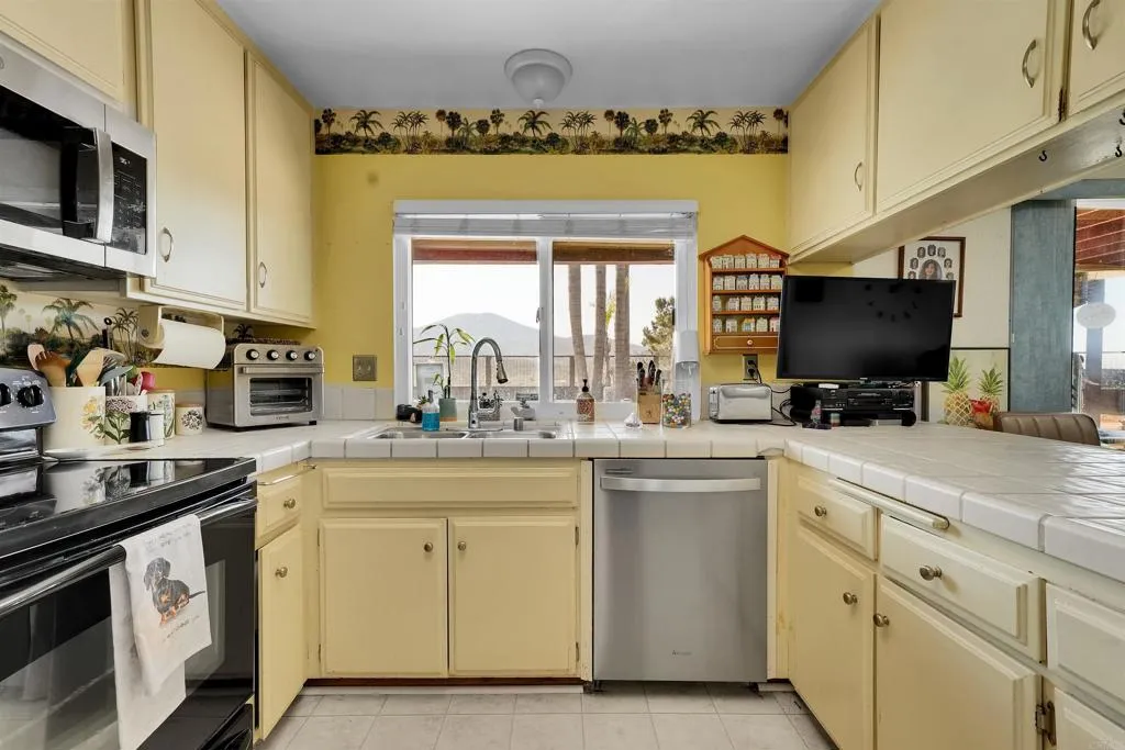 https://cdn.realtyfeed.com/cdn/127/306409684/903622793fe7e2e66fb9e22461c3d0cc.webp