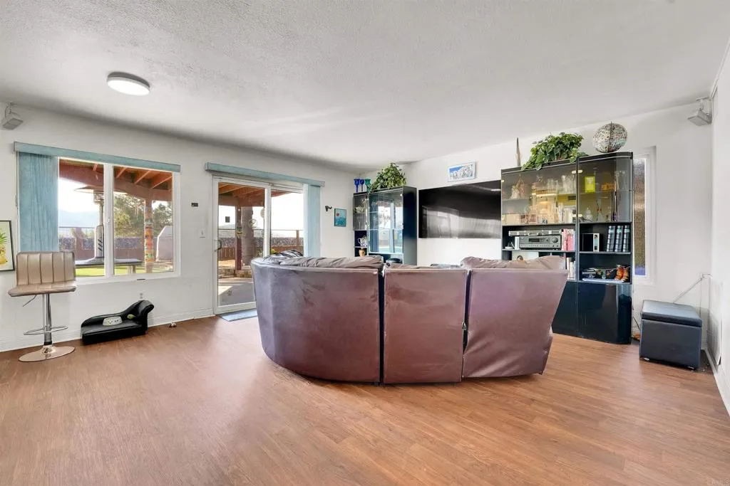 https://cdn.realtyfeed.com/cdn/127/306409684/9771cf1a620786f82781c360880161c3.webp