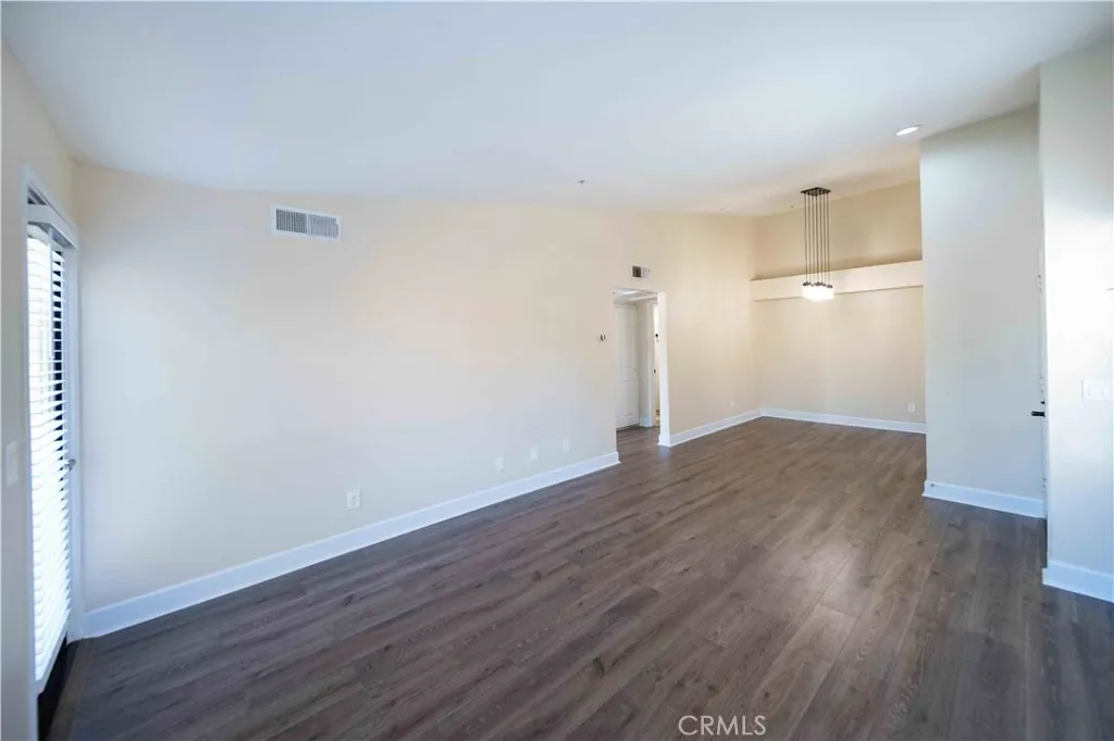 https://cdn.realtyfeed.com/cdn/127/306410383/c1ba6c089a279dd1bcc000b2b07ba129.webp