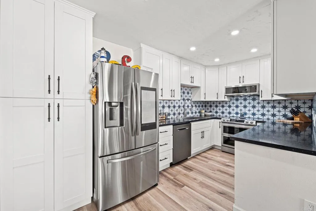 https://cdn.realtyfeed.com/cdn/127/306410458/233cd2ae36cb9de6fd33dab36226fa4c.webp