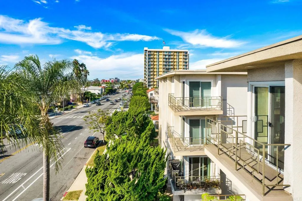 https://cdn.realtyfeed.com/cdn/127/306410458/555d7a083dbdd7b173f09512873d6f59.webp