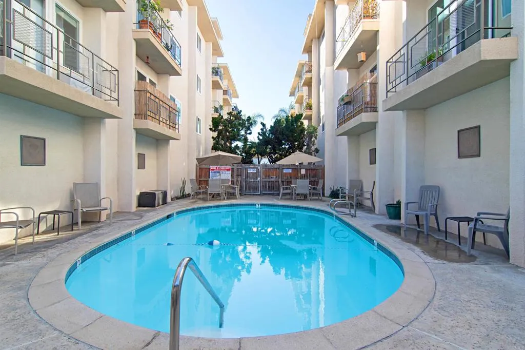 https://cdn.realtyfeed.com/cdn/127/306410458/d0fa72ac775657bc04553de08363724a.webp
