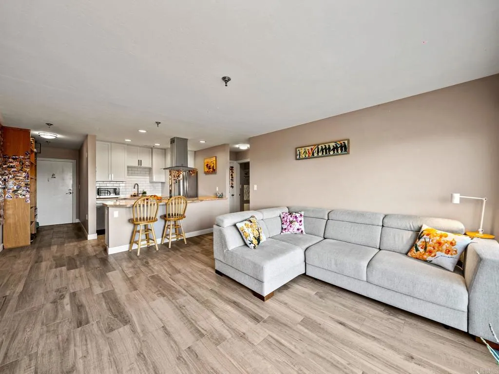 https://cdn.realtyfeed.com/cdn/127/306410507/03bf8899d10c53a0a426c4daad4074a3.webp