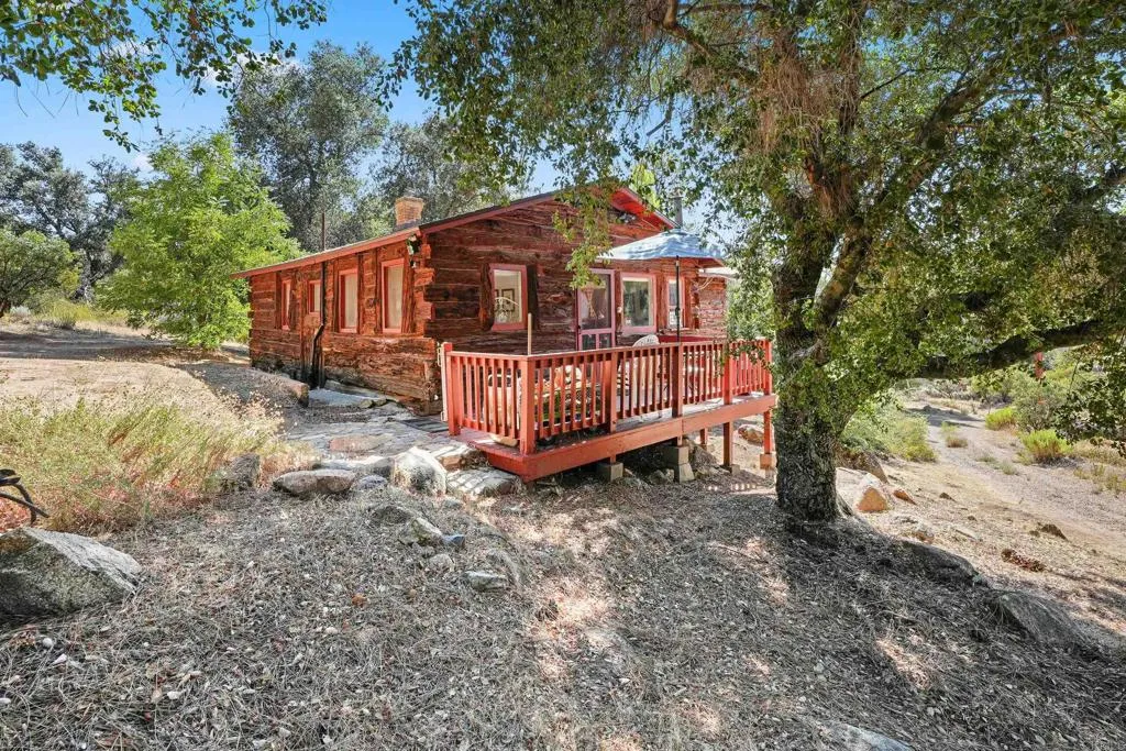 https://cdn.realtyfeed.com/cdn/127/306410709/019efdc15a90cfba396dcae5dd95eb1c.webp