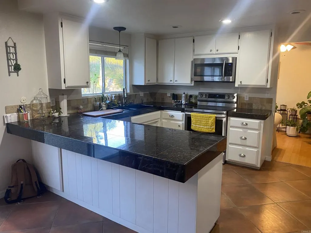 https://cdn.realtyfeed.com/cdn/127/306410735/981f3f7e27ab1447a4a8d323d953c423.webp