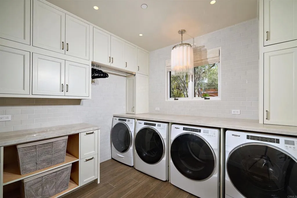 https://cdn.realtyfeed.com/cdn/127/306410916/81c0f2696aaf2e5be1d5932c52f739ed.webp