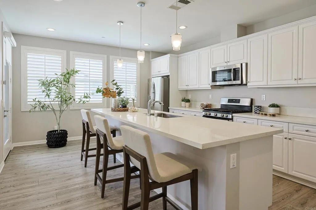 Photo #4: PTP2502545 Listing 